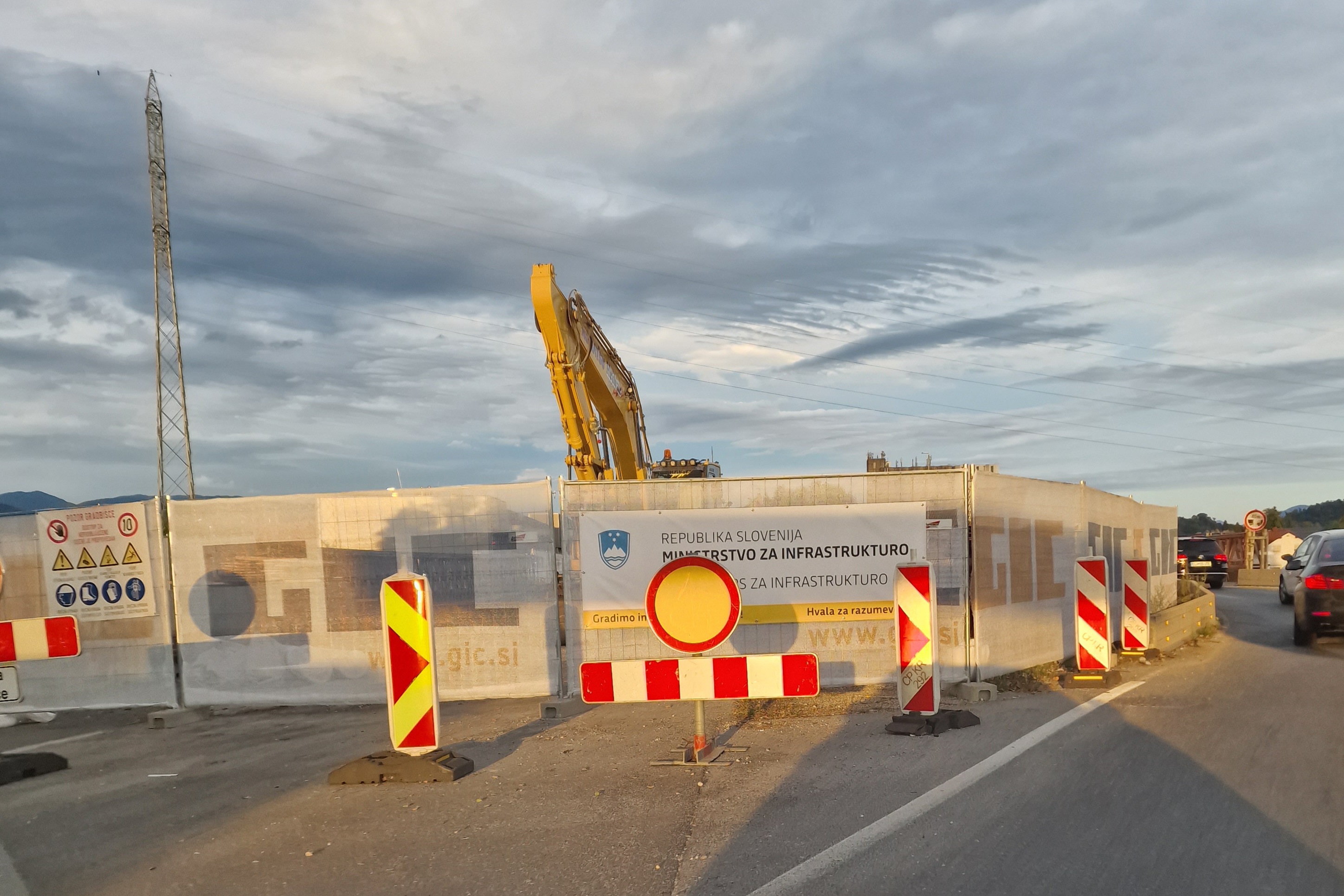 Promet preko Kamniške Bistrice bo še vedno potekal po montažnih mostovih z občasnimi zaporami